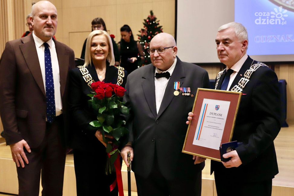 Andrzej Sarwa uhonorowany Honorową Odznaką Województwa Świętokrzyskiego