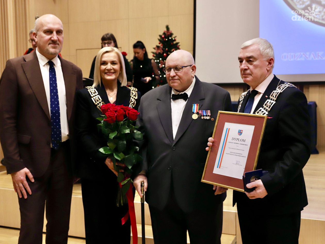Andrzej Sarwa uhonorowany Honorową Odznaką Województwa Świętokrzyskiego