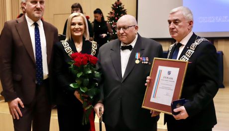 Andrzej Sarwa uhonorowany Honorową Odznaką Województwa Świętokrzyskiego