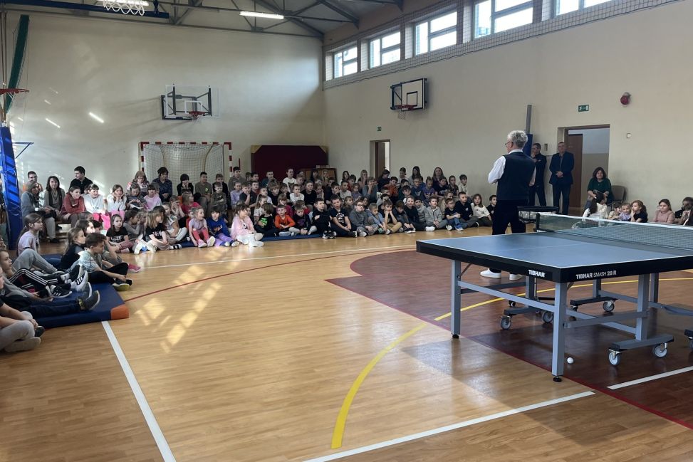 Mistrzowie tenisa stołowego inspirują młodych w Sandomierzu