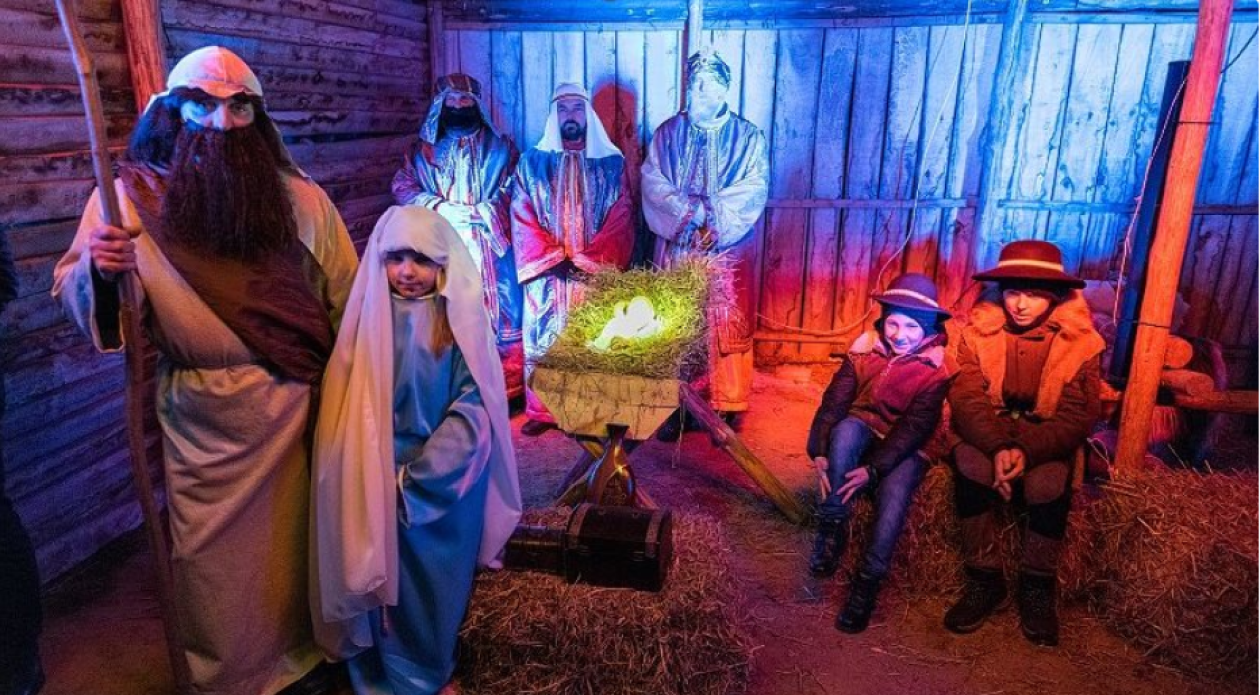 Widowiskowa pasterka w Ossolinie. Inscenizacja, Trzej Królowie konno i obecność biskupa