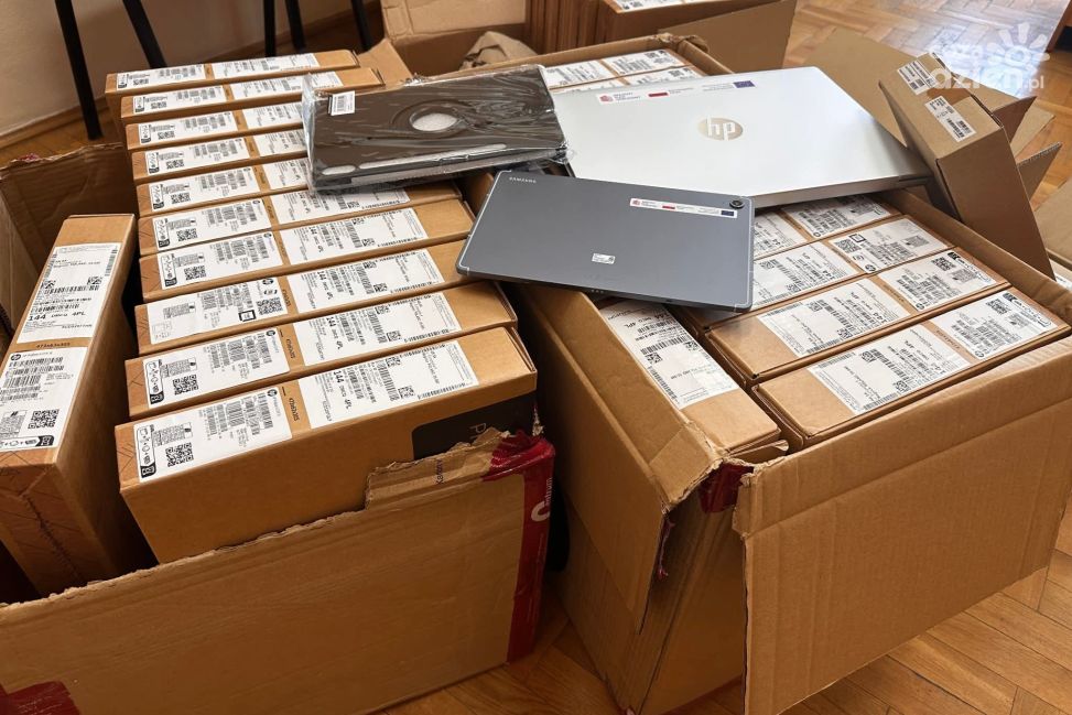 Nowy sprzęt komputerowy dla szkół podstawowych w gminie Koprzywnica