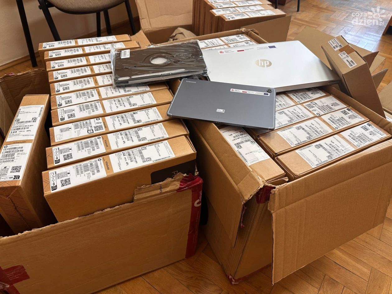 Nowy sprzęt komputerowy dla szkół podstawowych w gminie Koprzywnica