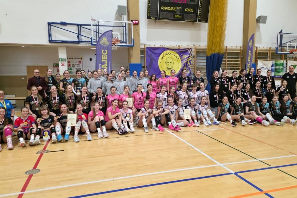 6. miejsce młodziczek UKS Zaleszany po siatkarskim maratonie w Nowym Sączu