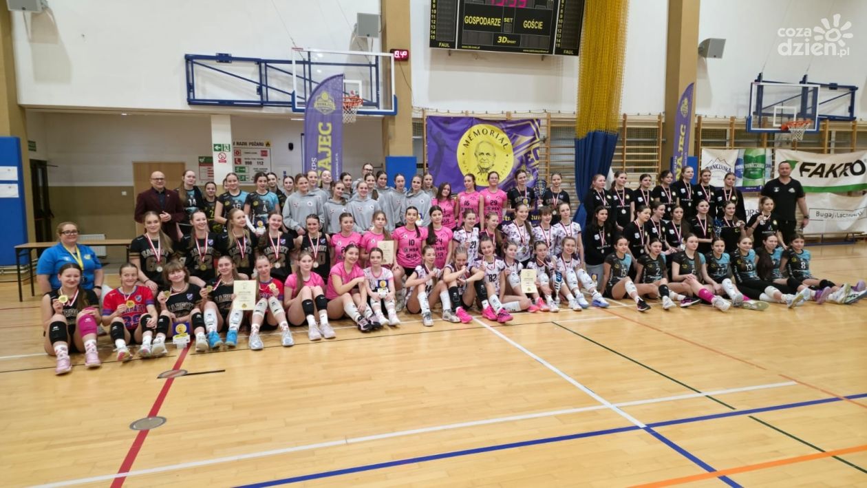 6. miejsce młodziczek UKS Zaleszany po siatkarskim maratonie w Nowym Sączu