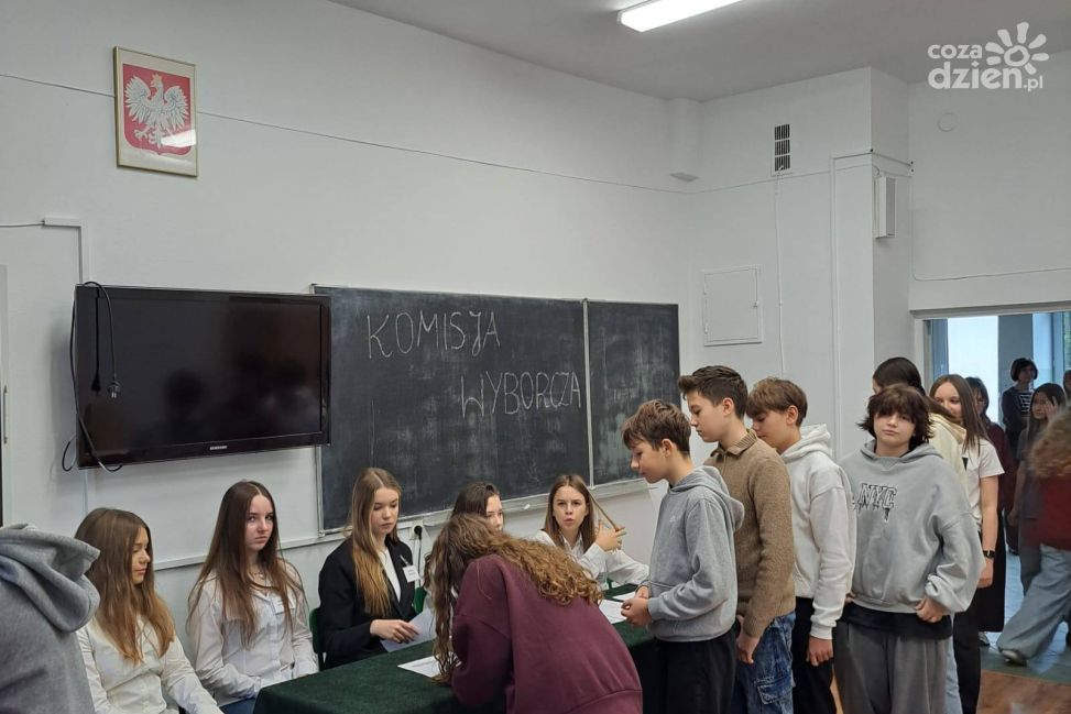 Nowa Młodzieżowa Rada Miasta Sandomierza wybrana. 18 młodych radnych rozpocznie IV kadencję