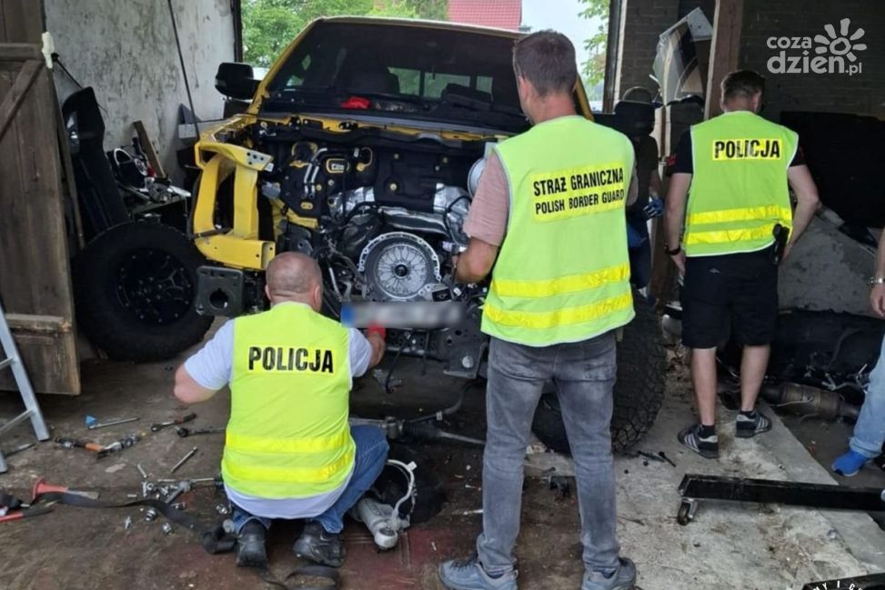 Drogie auta, fabryka narkotyków i zatrzymani oszuści – kryminalne podsumowanie roku w regionie