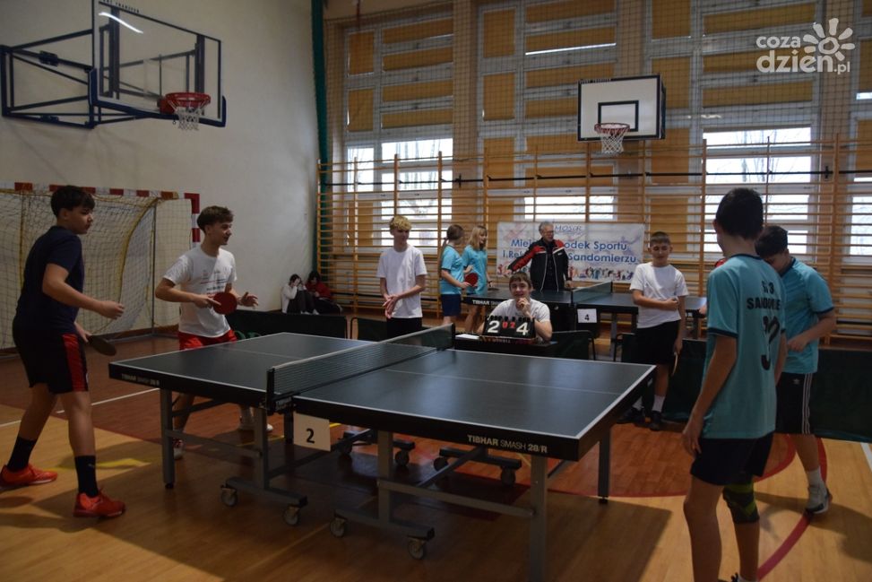 Turniej Tenisa Stołowego Szkół Podstawowych w Sandomierzu: emocje i sportowa rywalizacja (ZDJĘCIA)