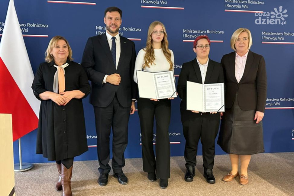 Uczennice ZSCKR w Sandomierzu-Mokoszynie nagrodzone stypendium ministra