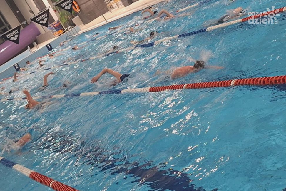 Nocny Maraton Pływacki w Połańcu: rekordowe przepłynięte kilometry i sportowa atmosfera