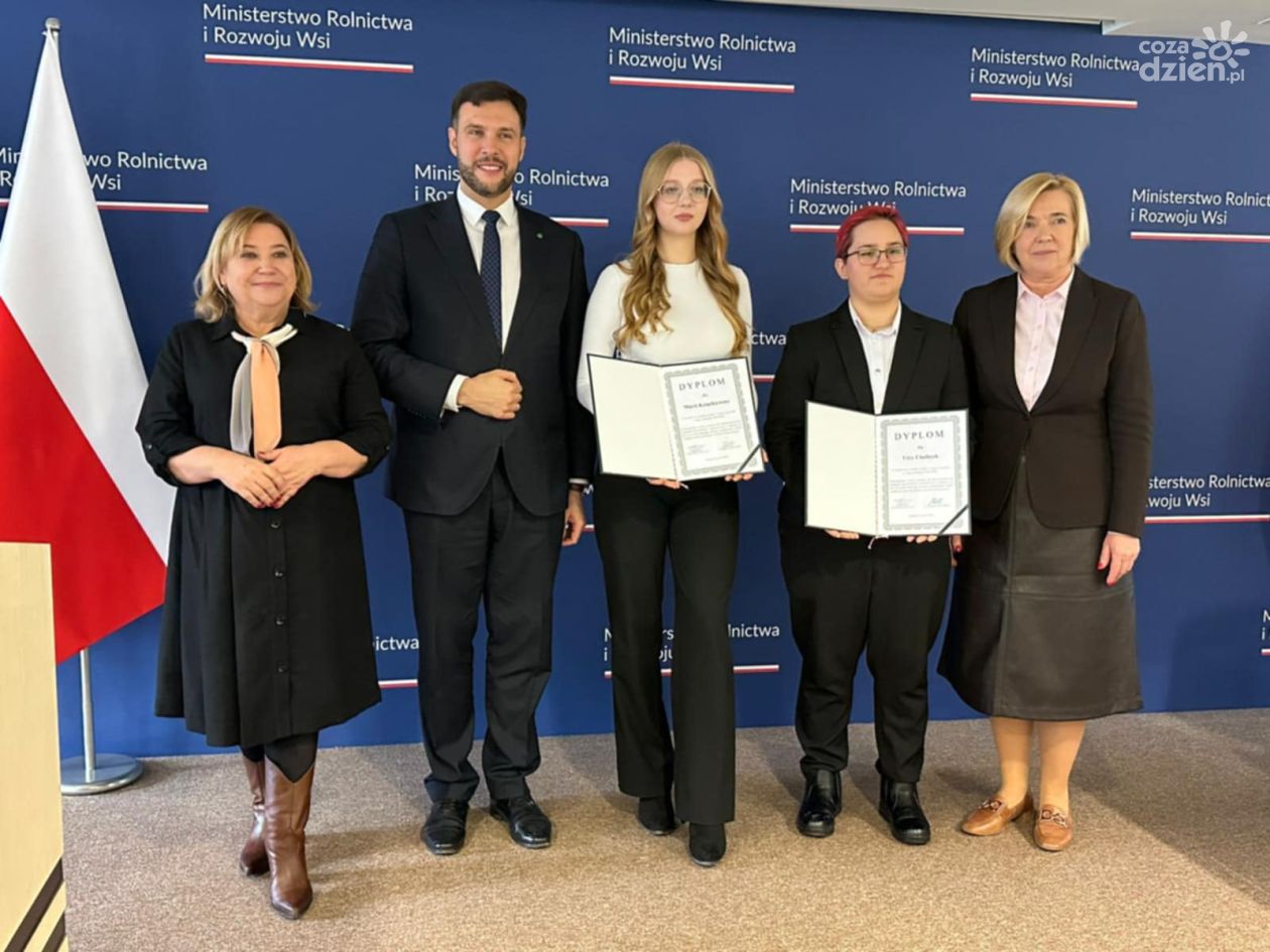 Uczennice ZSCKR w Sandomierzu-Mokoszynie nagrodzone stypendium ministra