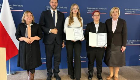 Uczennice ZSCKR w Sandomierzu-Mokoszynie nagrodzone stypendium ministra