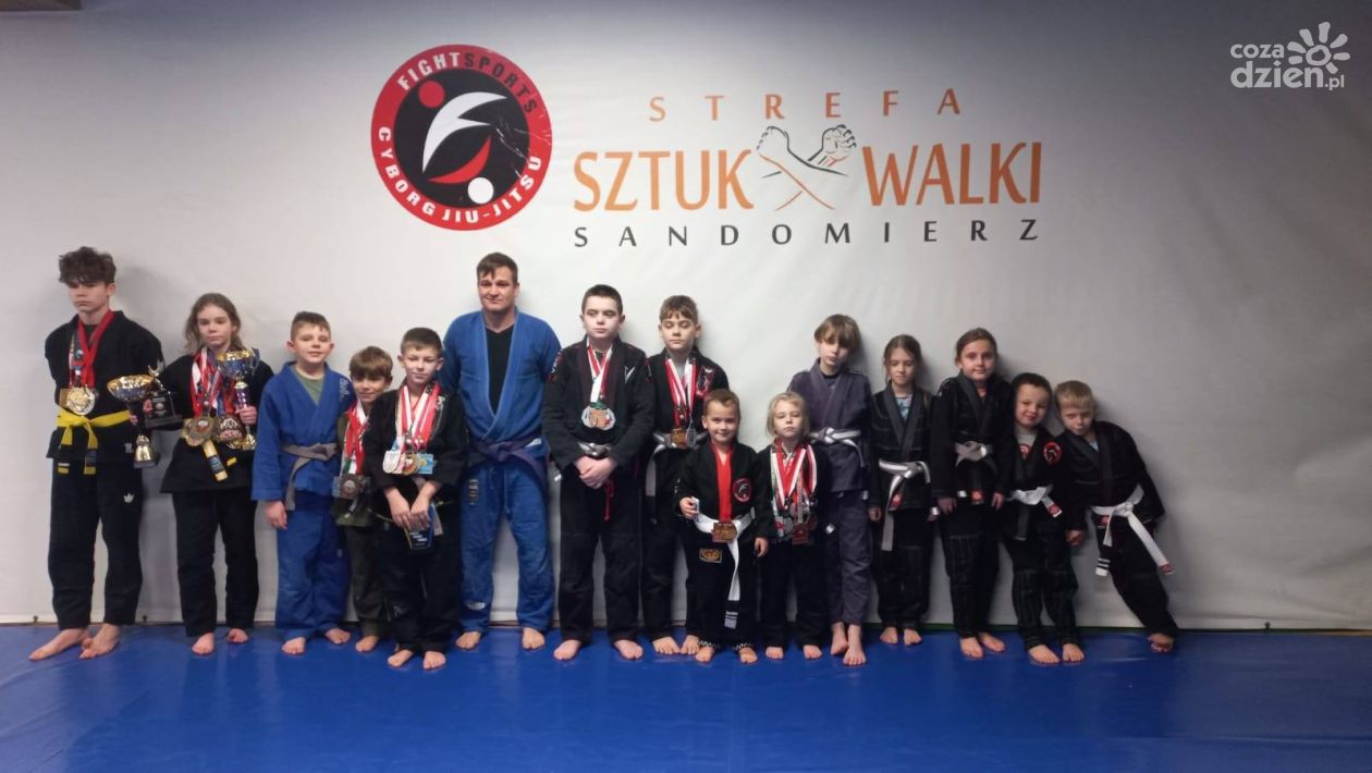 76 medali i 3 puchary. Znakomity rok sekcji brazylijskiego jiu-jitsu Fabryki Ruchu
