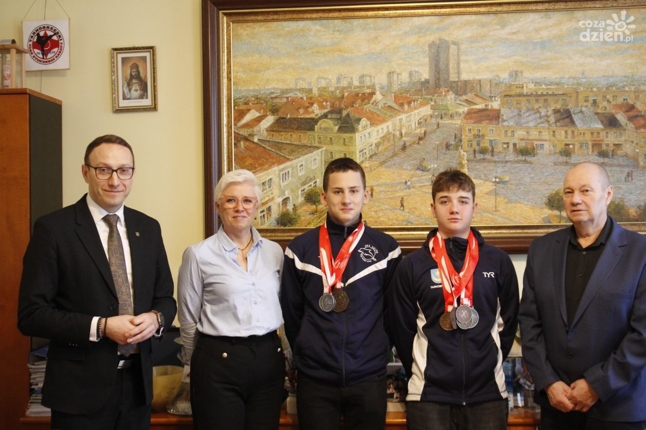Młodzi mistrzowie UKS „Delfin” z wizytą u prezydenta Tarnobrzega