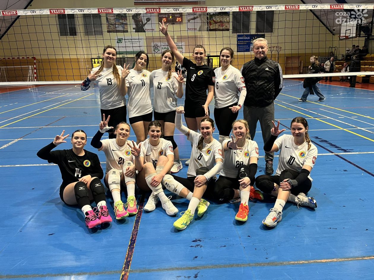 Pewne zwycięstwo sandomierskich siatkarek na zakończenie sezonu.