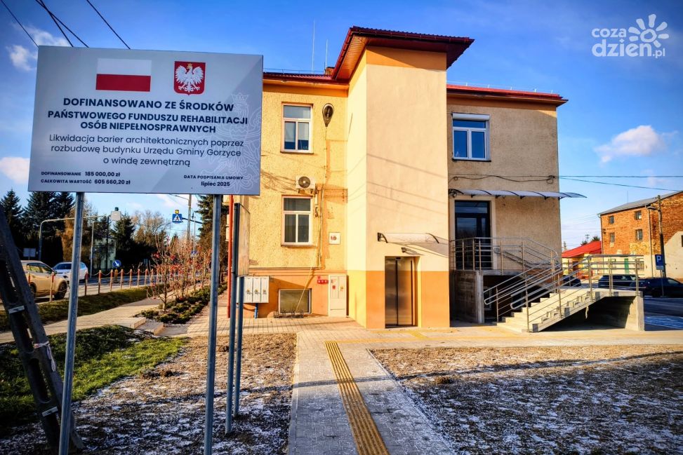 Urząd Gminy Gorzyce bez barier. Nowa winda już działa