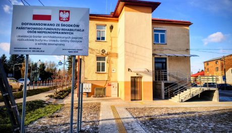 Urząd Gminy Gorzyce bez barier. Nowa winda już działa
