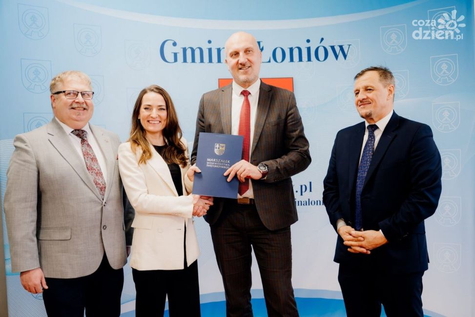 Miliony złotych na inwestycje wodno-ściekowe. Spotkanie i wręczenie umów w Gminie Łoniów