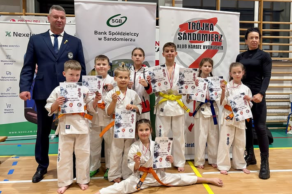Imponujący dorobek Klubu Karate Trójka Sandomierz na zawodach w Dydni