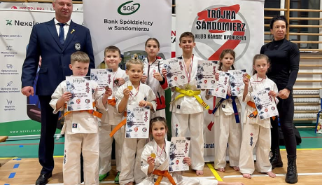 Imponujący dorobek Klubu Karate Trójka Sandomierz na zawodach w Dydni