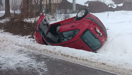 Wypadek samochodu osobowego w Chobrzanach. Kobieta trafiła do szpitala