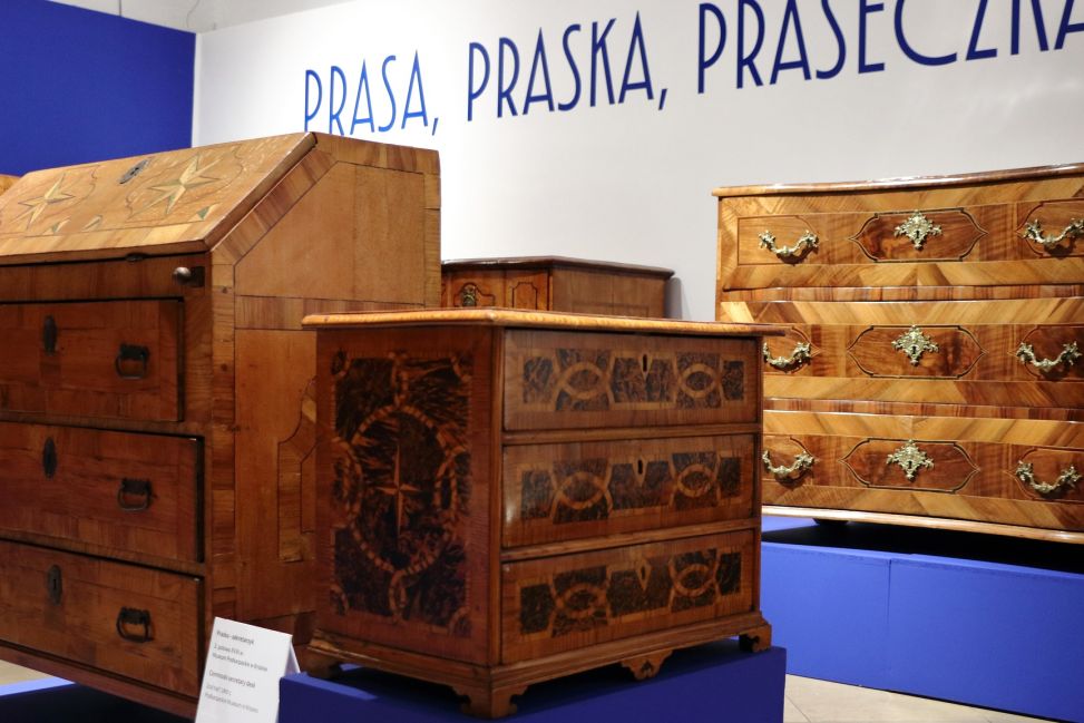 Ostatnie tygodnie wystawy „Mit mebli kolbuszowskich” w Muzeum Zamkowym w Sandomierzu