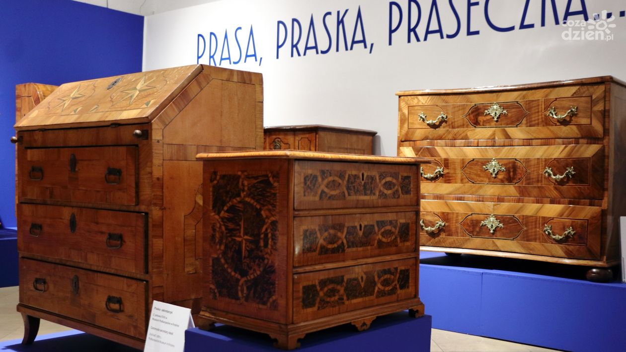 Ostatnie tygodnie wystawy „Mit mebli kolbuszowskich” w Muzeum Zamkowym w Sandomierzu