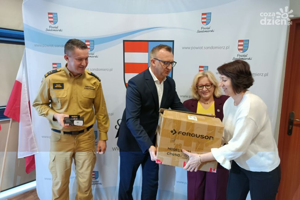 Czujki czadu i dymu trafią do potrzebujących mieszkańców Sandomierza