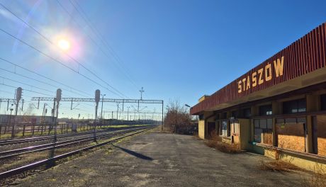 Kolej wraca do rozmowy. Oddolna inicjatywa o wykluczeniu komunikacyjnym powiatu staszowskiego