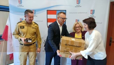 Czujki czadu i dymu trafią do potrzebujących mieszkańców Sandomierza