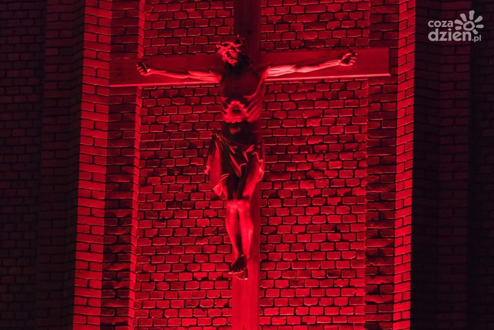 Wieczór Uwielbienia w parafii Podwyższenia Krzyża Świętego w Sandomierzu