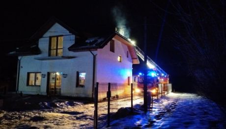 Pożar sadzy w kominie w Pokrzywiance. Interweniowali strażacy