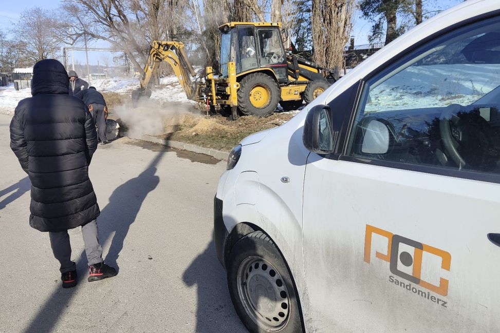 Awaria sieci ciepłowniczej przy ul. Portowej. Obniżone parametry ogrzewania na osiedlu Huta