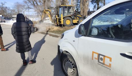 Awaria sieci ciepłowniczej przy ul. Portowej. Obniżone parametry ogrzewania na osiedlu Huta