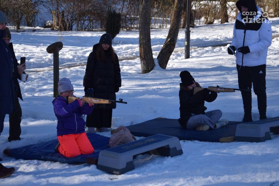 Ferie zimowe w Sandomierzu zakończone aktywną zabawą w Parku Piszczele