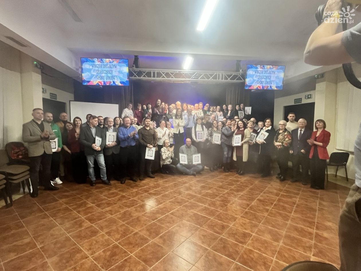 Siła lokalnych inicjatyw. Łoniów spotkał się na wspólnym wieczorze (ZDJĘCIA)