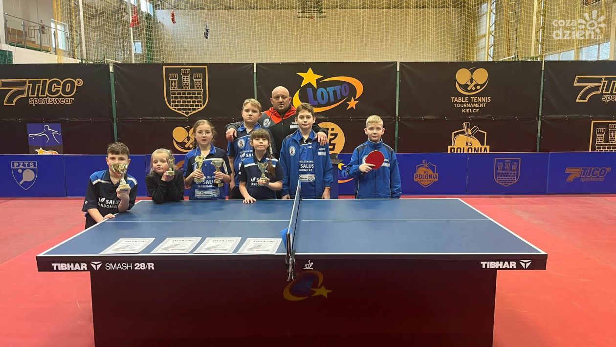 Medalowe sukcesy młodych tenisistów stołowych KTS Salus Sandomierz