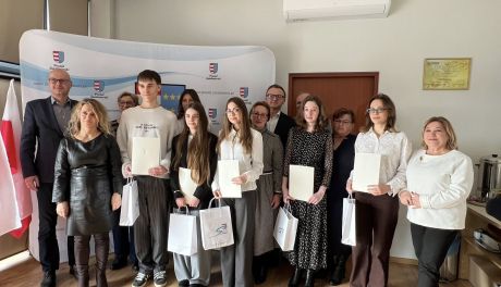 Stypendia Prezesa Rady Ministrów wręczone uczniom z Powiatu Sandomierskiego
