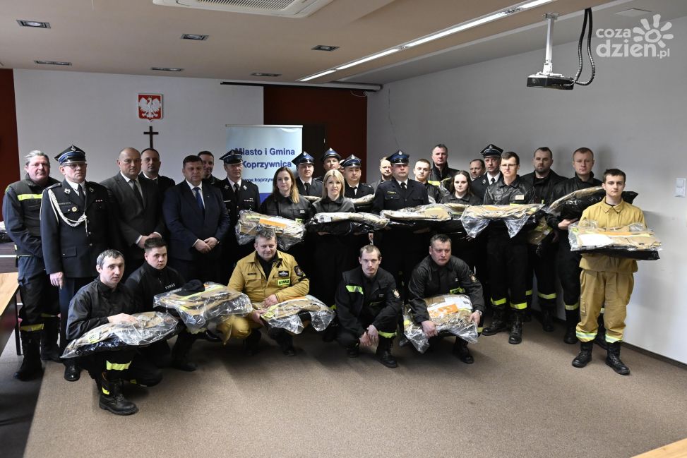 Nowe mundury i agregaty dla OSP w Koprzywnicy