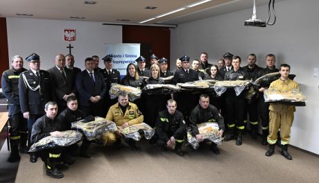 Nowe mundury i agregaty dla OSP w Koprzywnicy