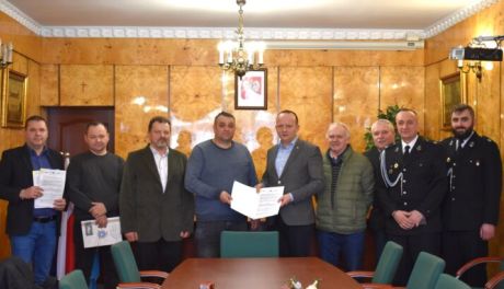 Umowa podpisana. Termomodernizacja OSP w Kaczakach i Markach za ponad 1,5 mln zł