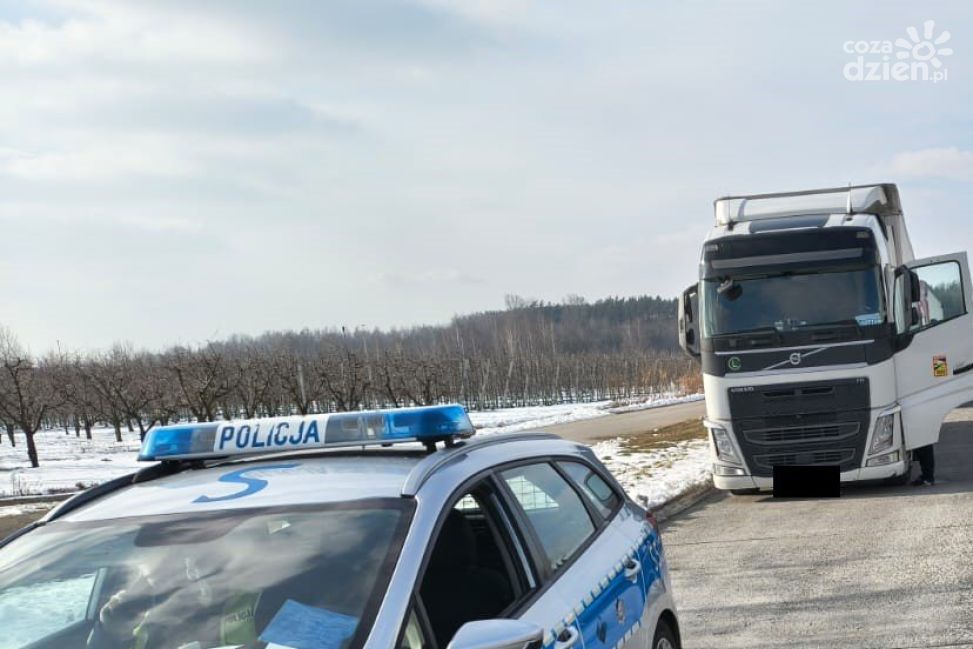 Pijany kierowca ciężarówki z 24-tonowym ładunkiem zatrzymany w gminie Łoniów