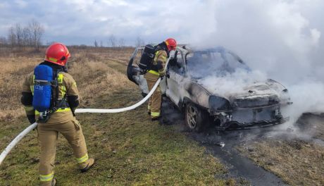 Pożar samochodu w Sandomierzu. Nikt nie ucierpiał