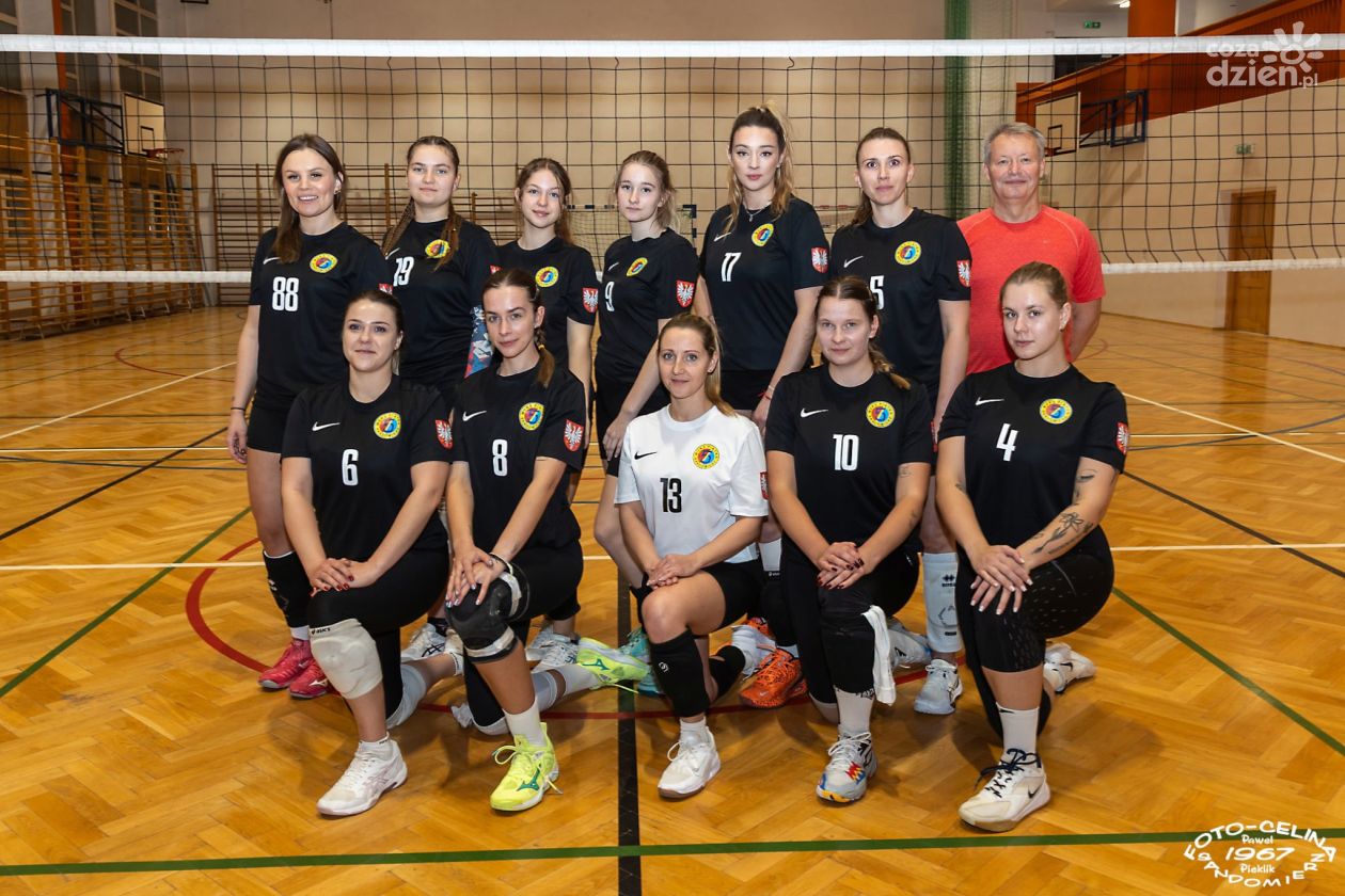 Siatkarki MUKS Piątki Sandomierz rozpoczynają walkę o brązowy medal