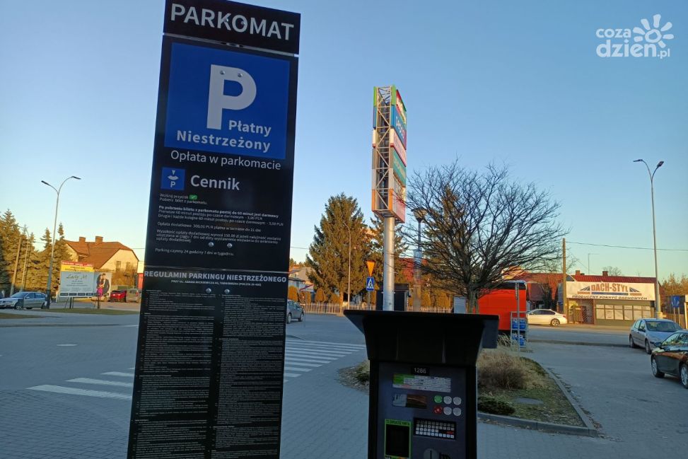 Koniec darmowego parkowania przy dawnym dworcu PKS w Tarnobrzegu. Kierowcy zaskoczeni