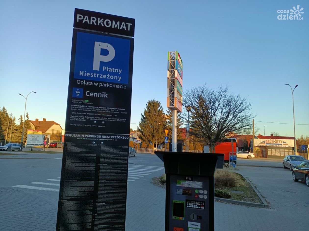 Koniec darmowego parkowania przy dawnym dworcu PKS w Tarnobrzegu. Kierowcy zaskoczeni