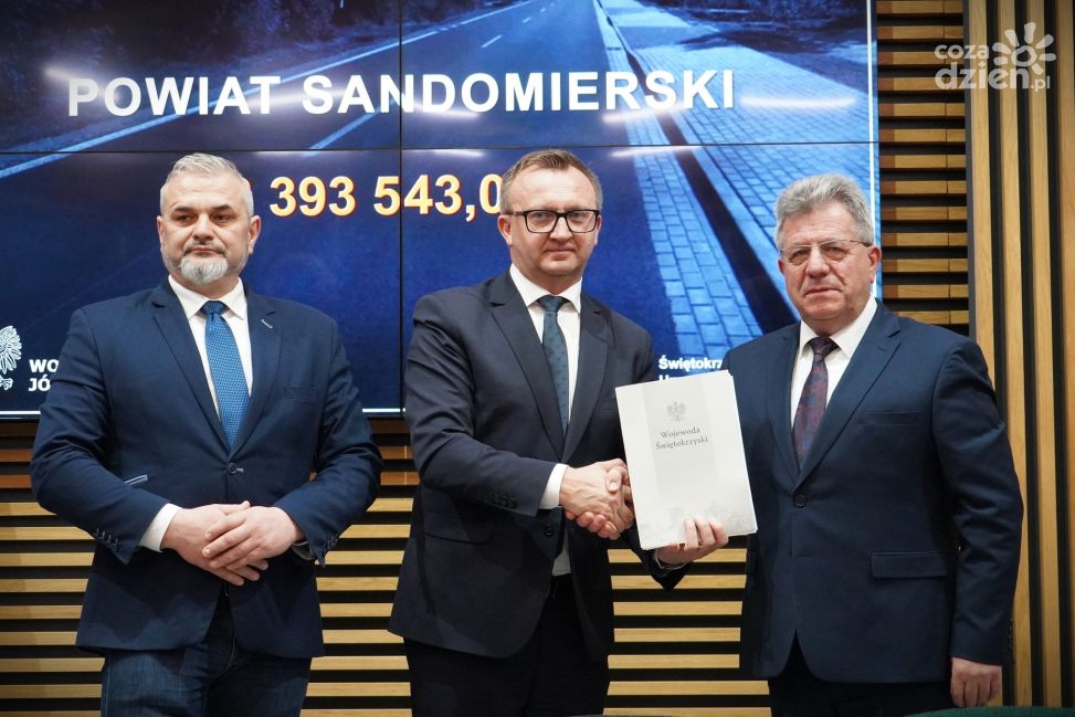 Miliony na drogi w powiecie sandomierskim. Skorzystają także gminy Samborzec, Łoniów i Klimontów