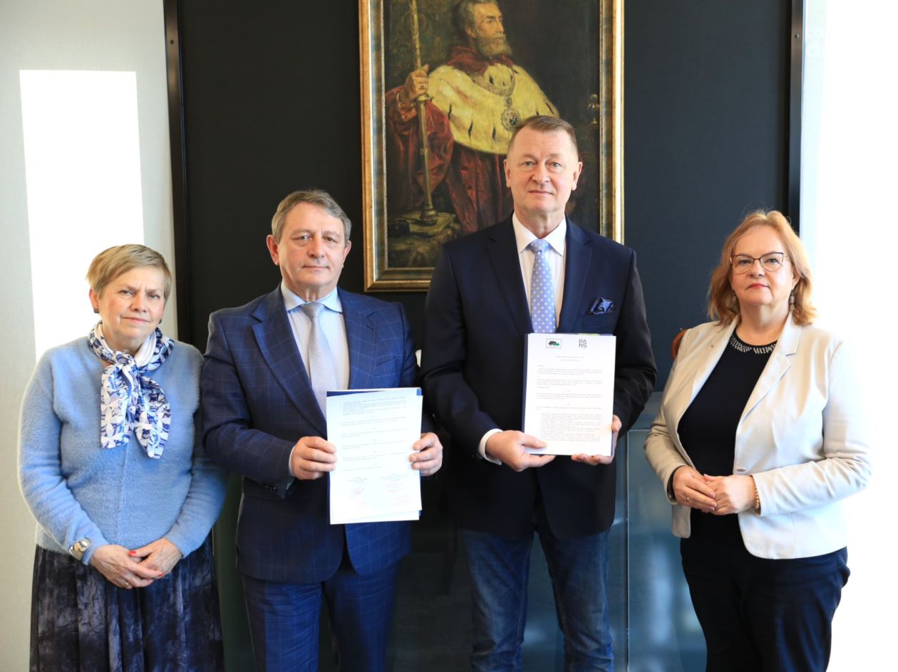 Powiatowy Urząd Pracy i Państwowa Akademia Nauk Stosowanych podpisują porozumienie na rzecz rynku pracy