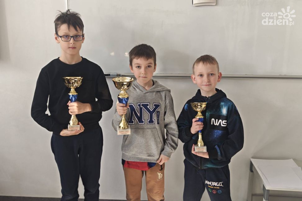 Królewska gra w Głazowie – szkolne mistrzostwa szachowe pełne emocji i nagród