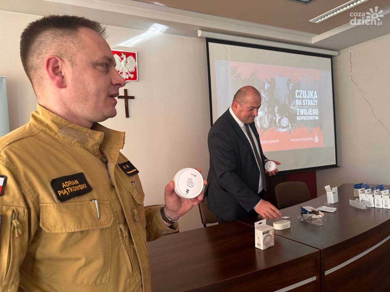 Koprzywnica: czujki czadu i dymu dla mieszkańców – akcja bezpieczeństwa w gminie